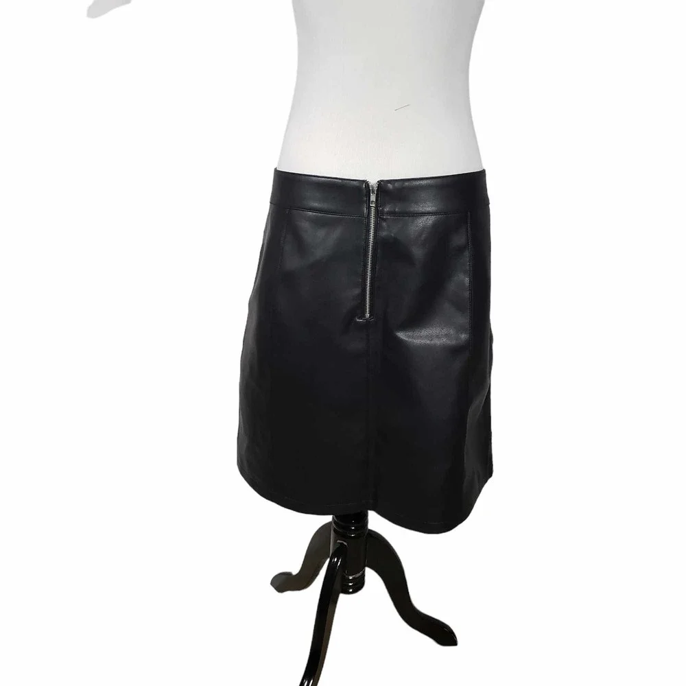 Black Faux Leather plus size **approx size 2x** Black Zip Up Skirt